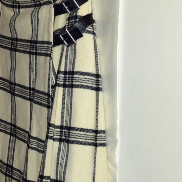 Creamy White & Black Plaid Tartan Mini Seen Everywhere About Town🆕 Auction Item - Picture 5 of 11